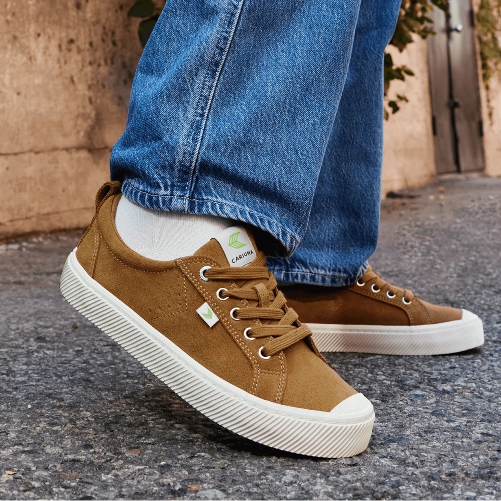 EUC Cariuma Low OCA in Camel Suede Size 6.5